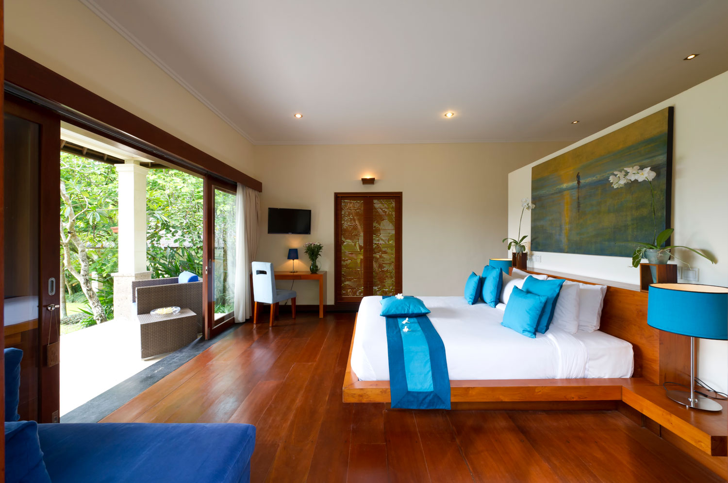 Arsana Estate guest suite blue room