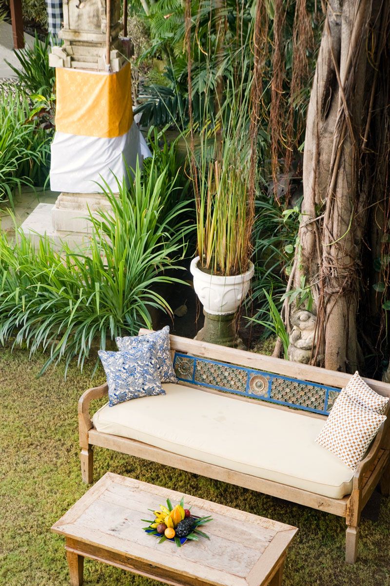 Bali Villa Casa Evaliza Garden daybed.jpg