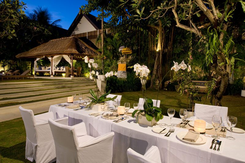 Bali Villa Casa Evaliza Garden dining .jpg