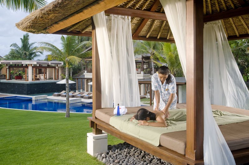 Bali Villa Semarapura Massage bale and pool .jpg