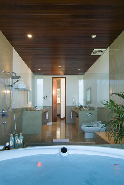 Bali Villa Sanur Residence - Beachfront Villas Building master bathroom