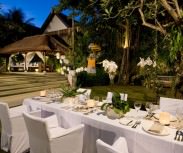 Bali Villa Casa Evaliza Garden dining .jpg