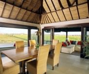 Bali Villa Coraffan Dining roomwitharicefield view