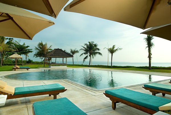 Bali Villa Atas Ombak Beach front bali villa deck