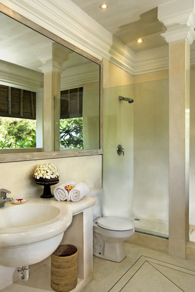 Bali Villa Atas Ombak Beach front villa bathroom