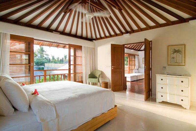 Bali Villa Jajaliluna Upper bedroom .jpg