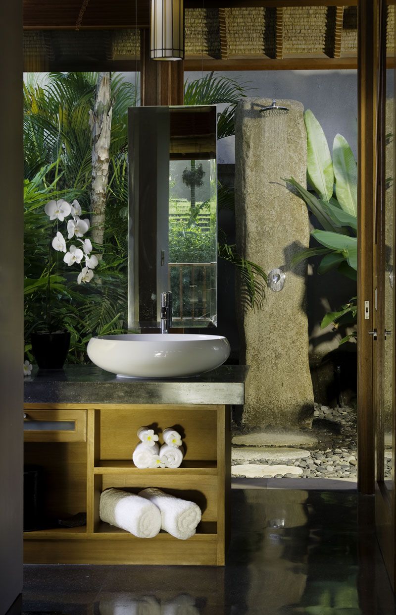 Bali Villa Puri Bawana Master vanity.jpg