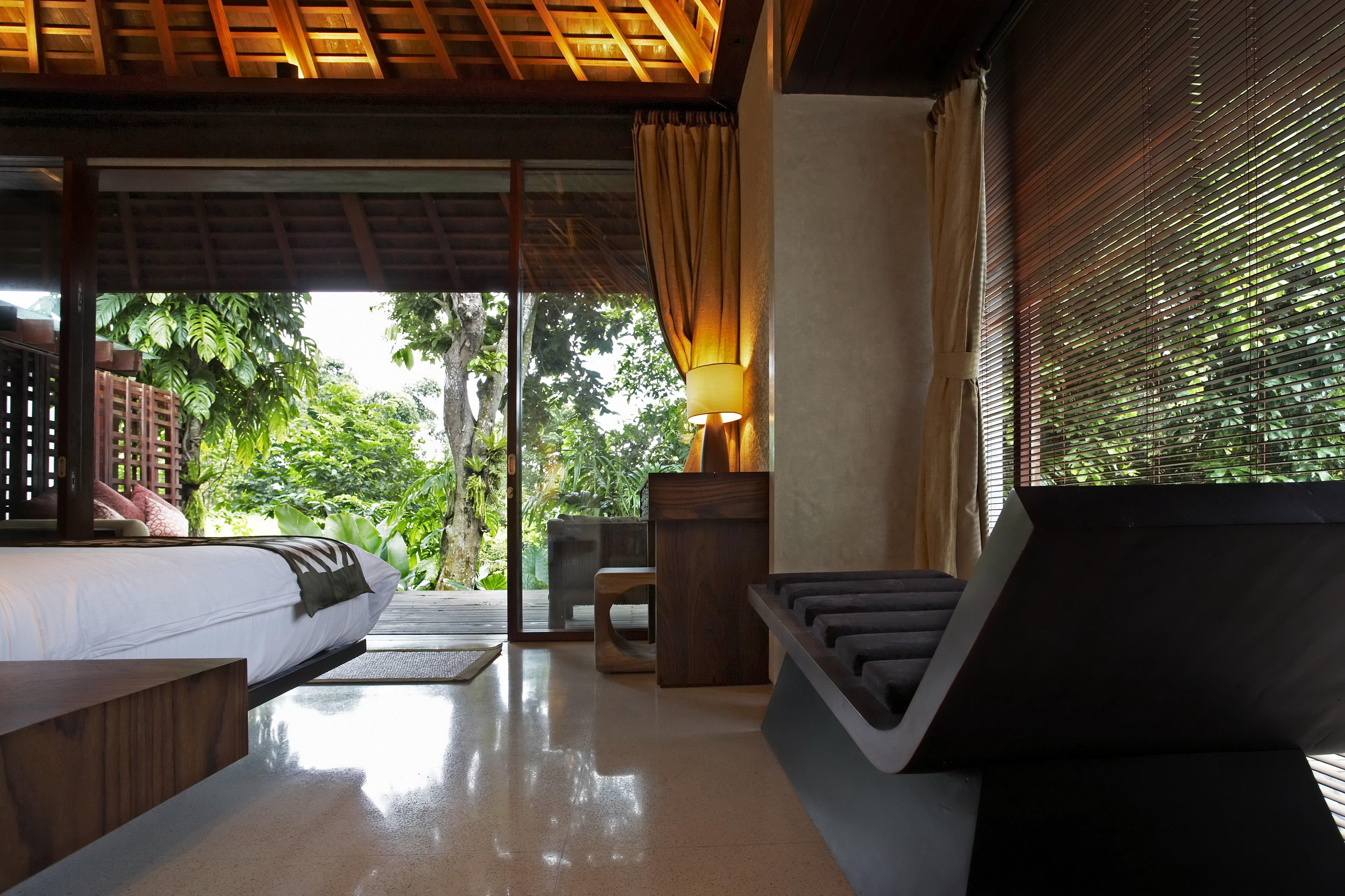 Villa Tukad Pangi romantic riverside master suite