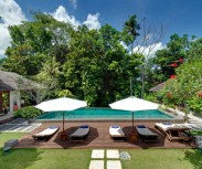 Villa Bunga Pangi garden & pool