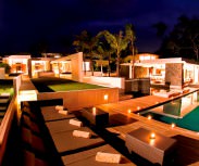 Bali Villa Niloufar Pool loung in the evening