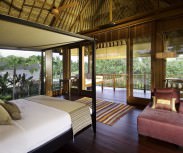 Bali Villa Puri Bawana Master bedrom.jpg