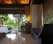 Villa Tukad Pangi romantic riverside master suite