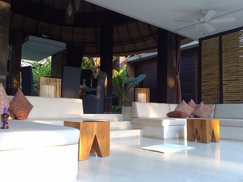 Villa Tukad Pangi comfortable pool side open lounge area