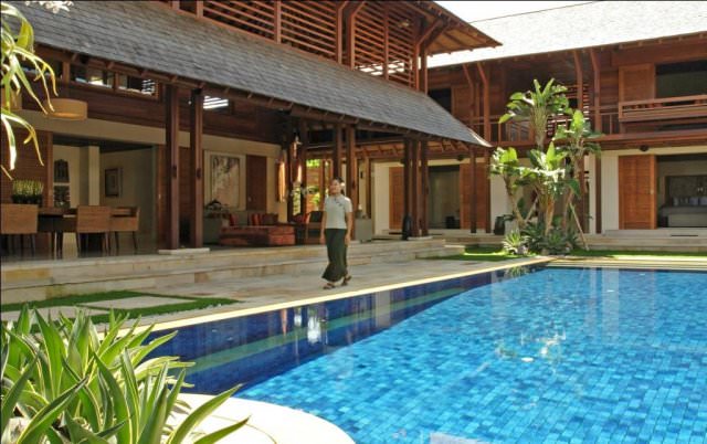 Bali Villa Windu Sari Pool and living area